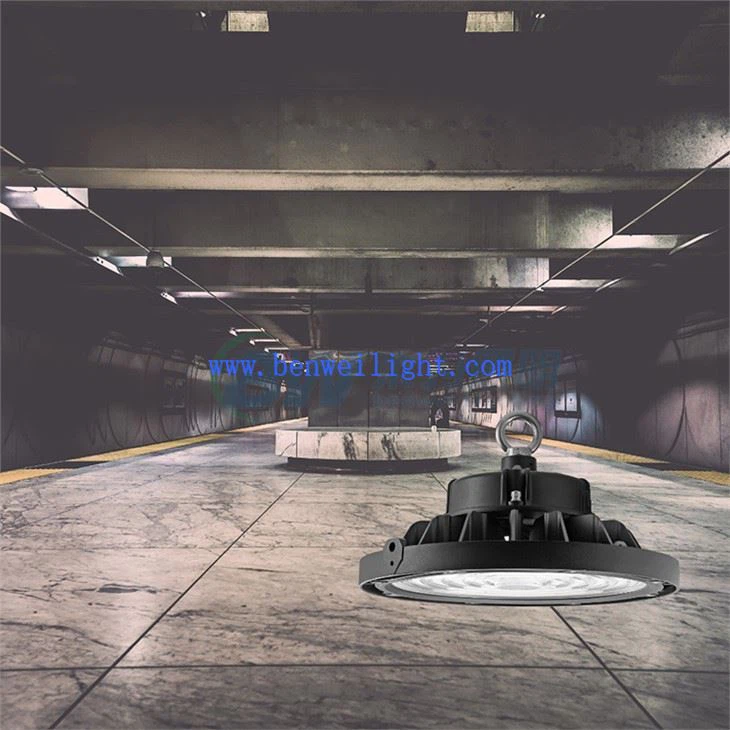 Đèn treo nhà kho của nhà xây dựng