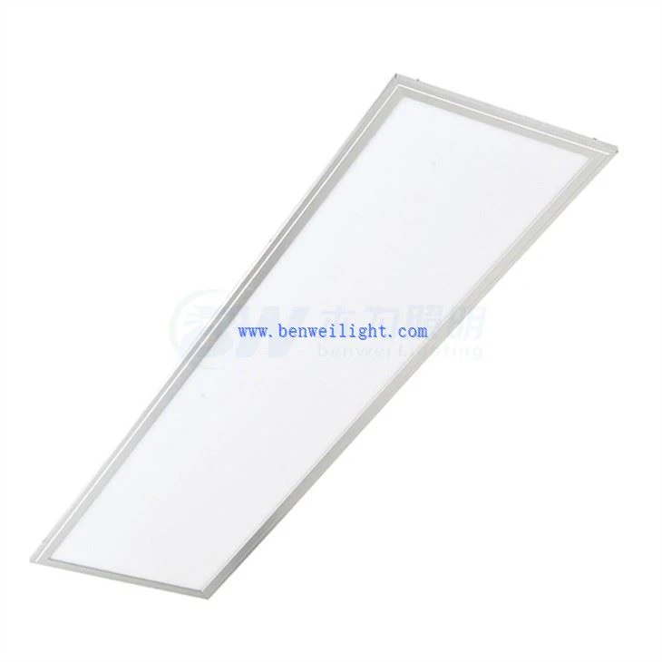 Những đám mây thả bảng ánh sáng trần