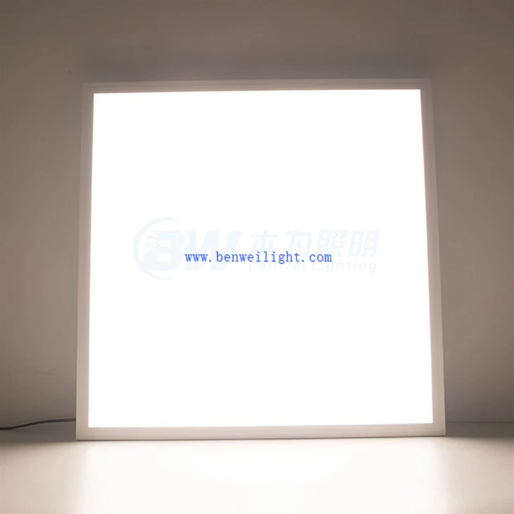 Đèn trần thả ngược sáng
